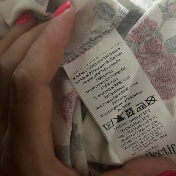 Collectif Red and White Floral Midi Dress Fits US 6-8. - Picture 5 of 6